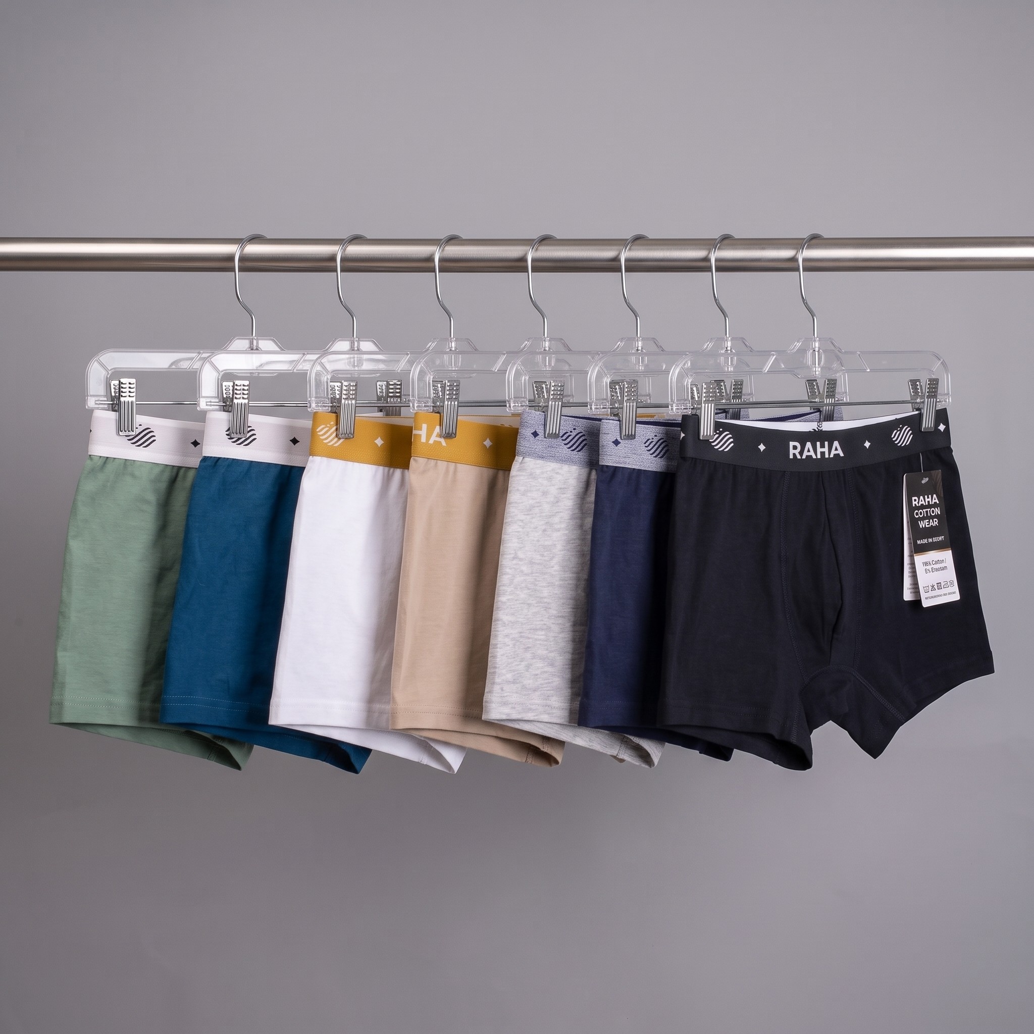 Hangers_on_gray_background_2K_202607170403